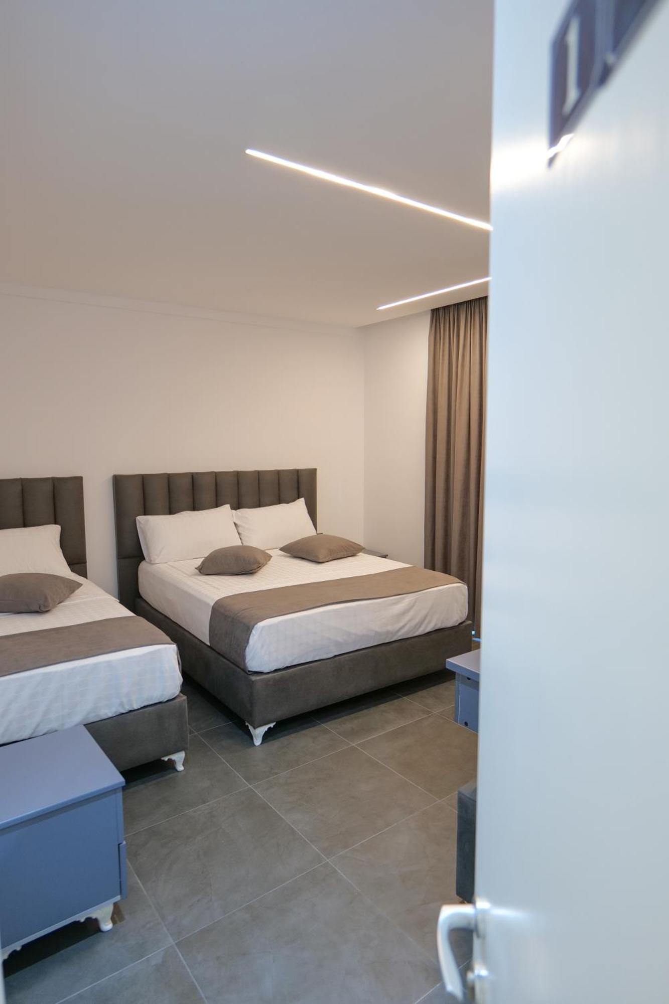 Hotel Celaj Вльора Екстер'єр фото