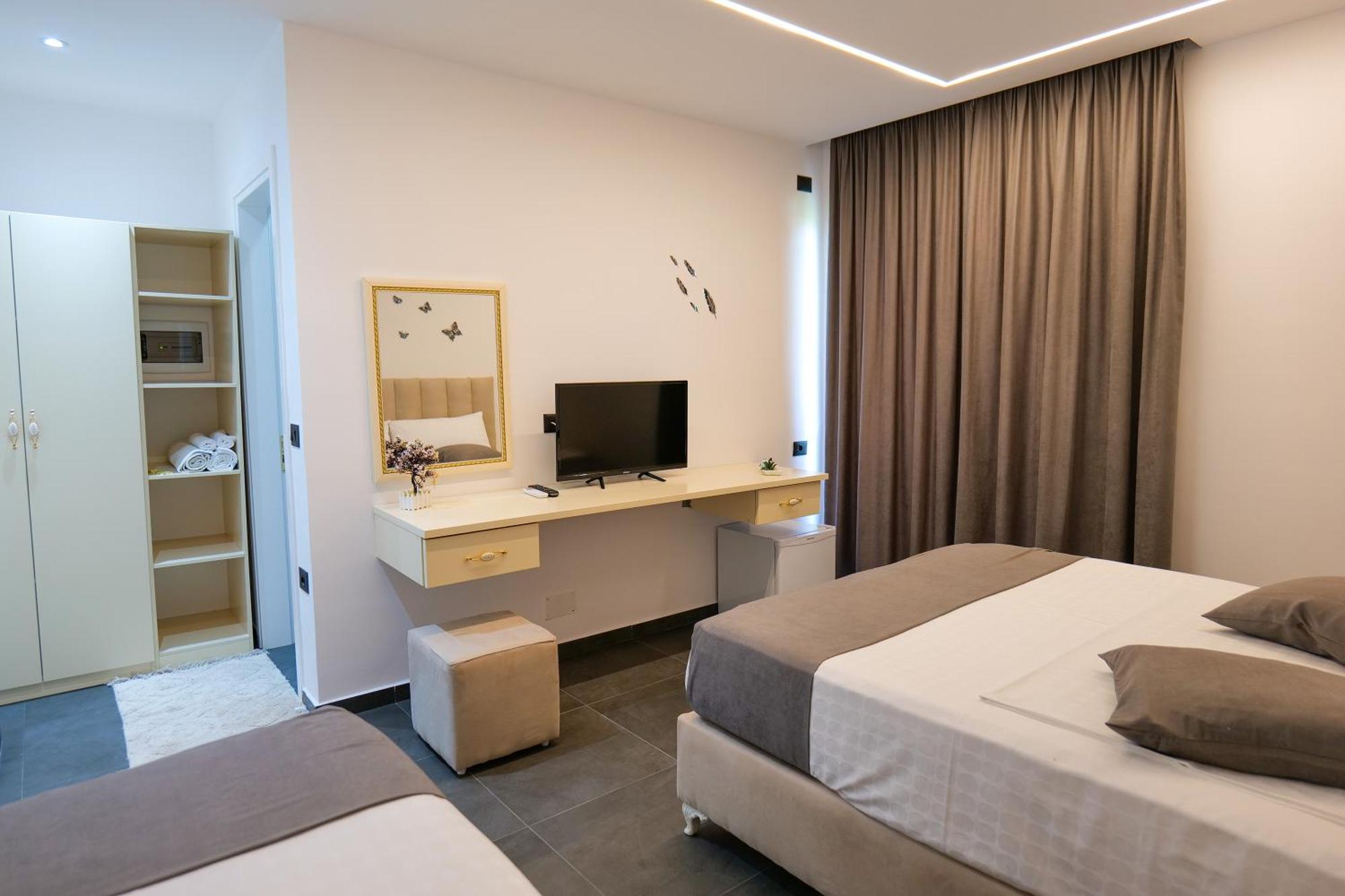 Hotel Celaj Вльора Екстер'єр фото