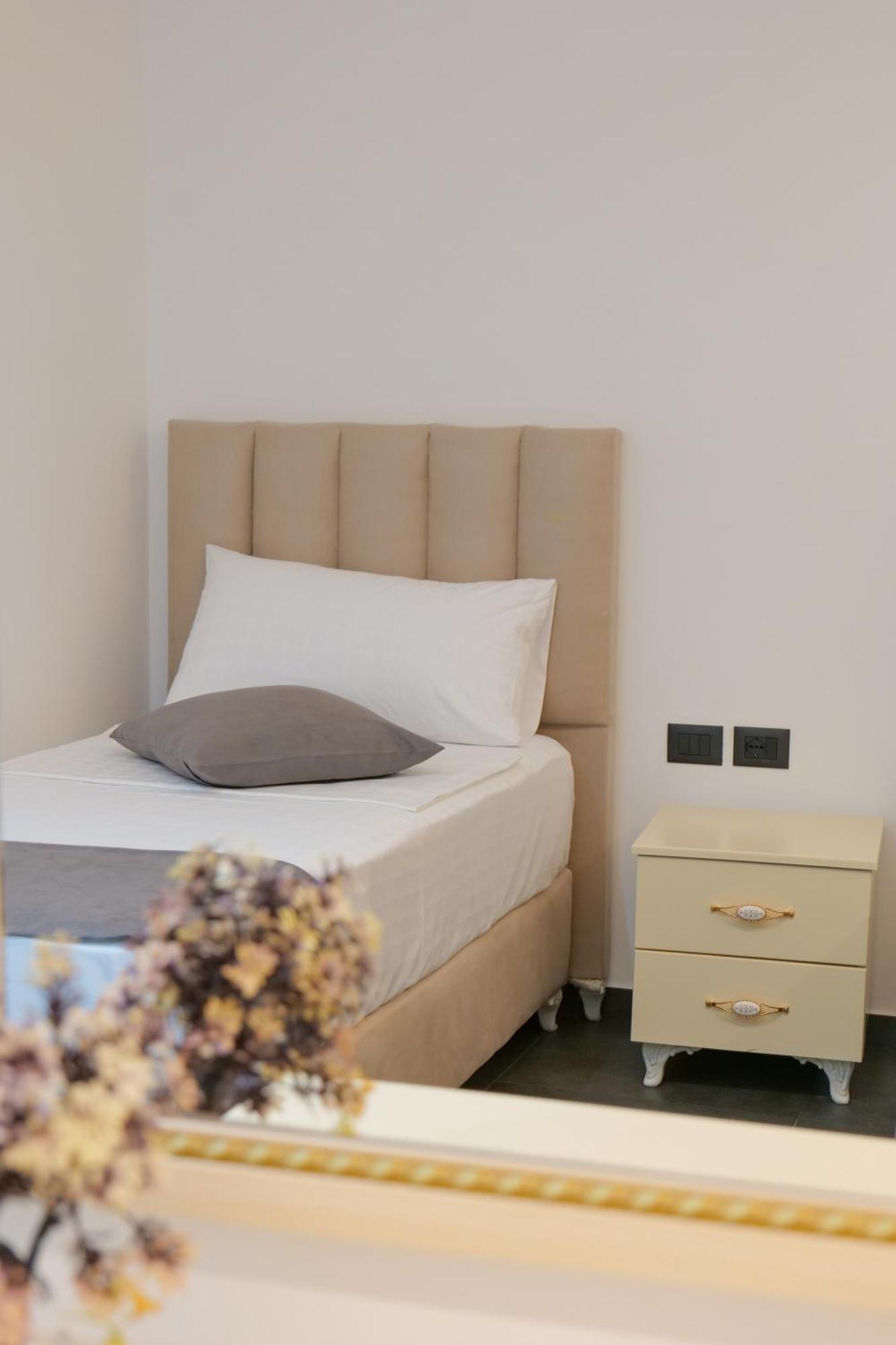 Hotel Celaj Вльора Екстер'єр фото