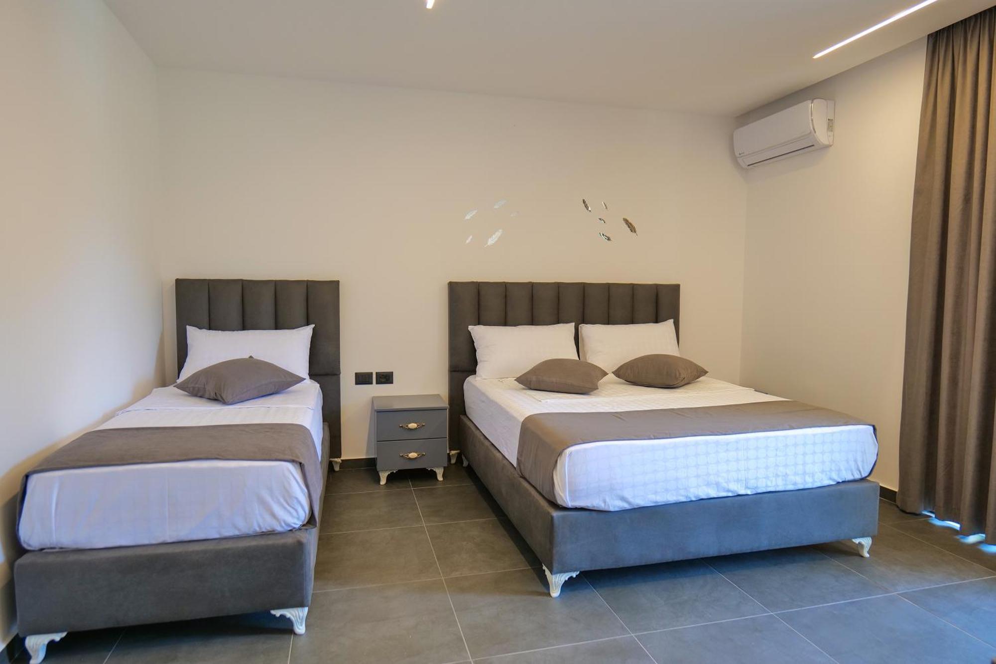 Hotel Celaj Вльора Екстер'єр фото
