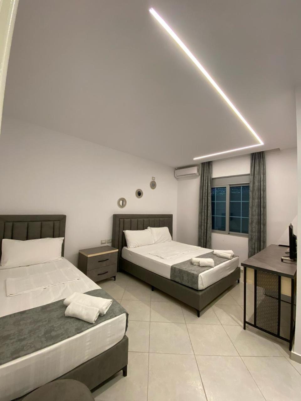 Hotel Celaj Вльора Екстер'єр фото